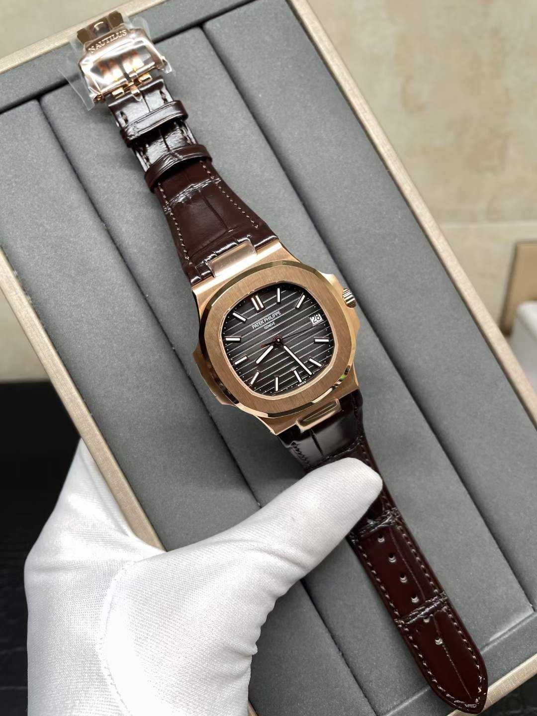 Patek Philippe Nautilus Auriu / Cafeniu