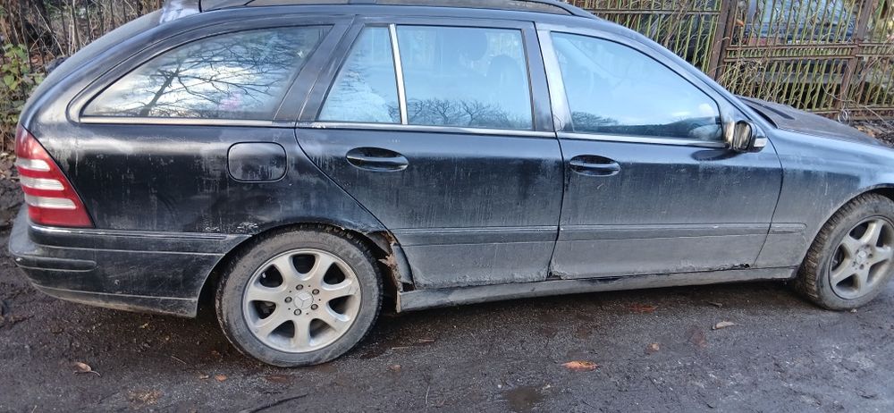 Mercerdes c200 върви продава се поради купуването на джип