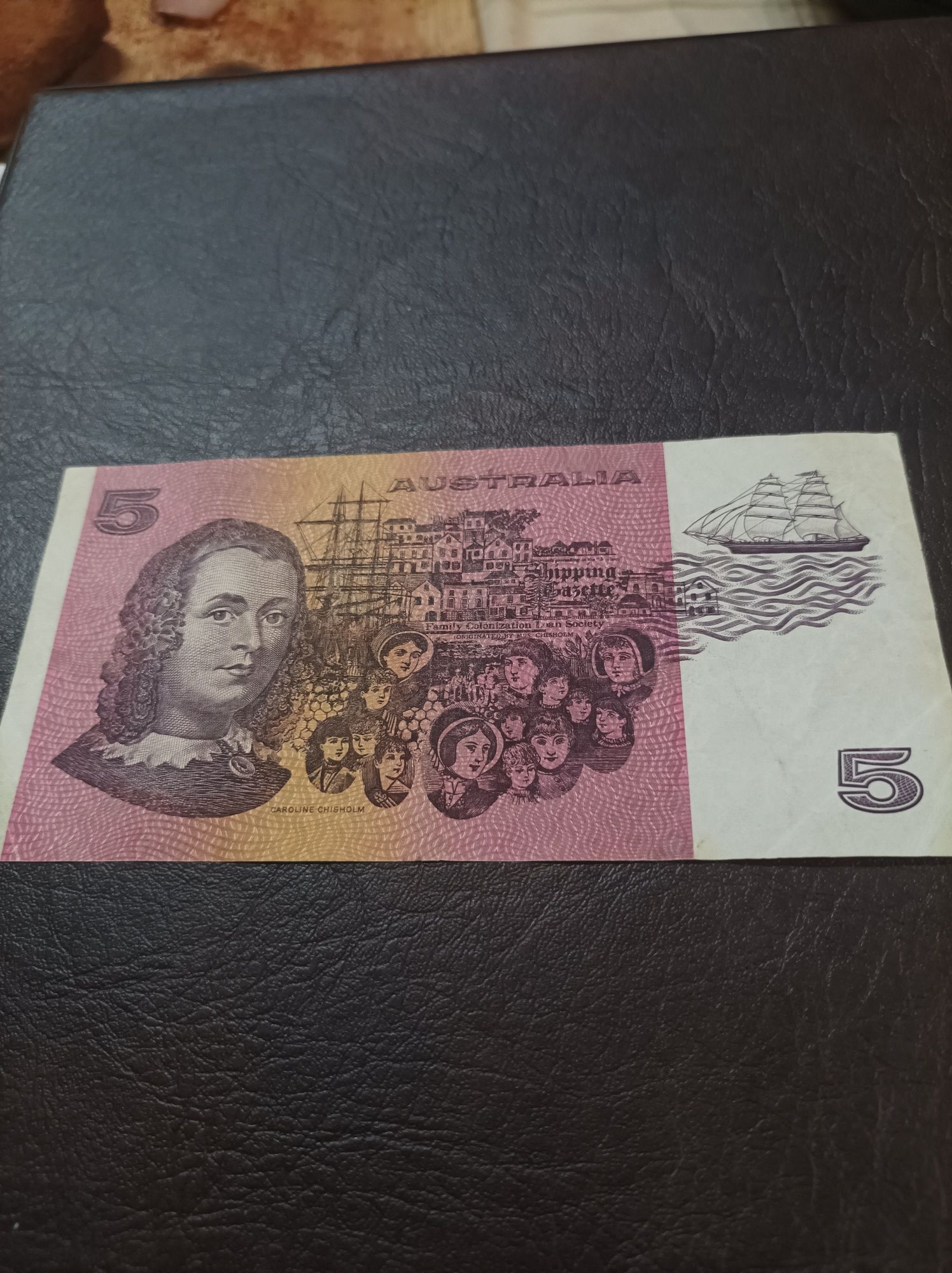 Австралия 5 долара.