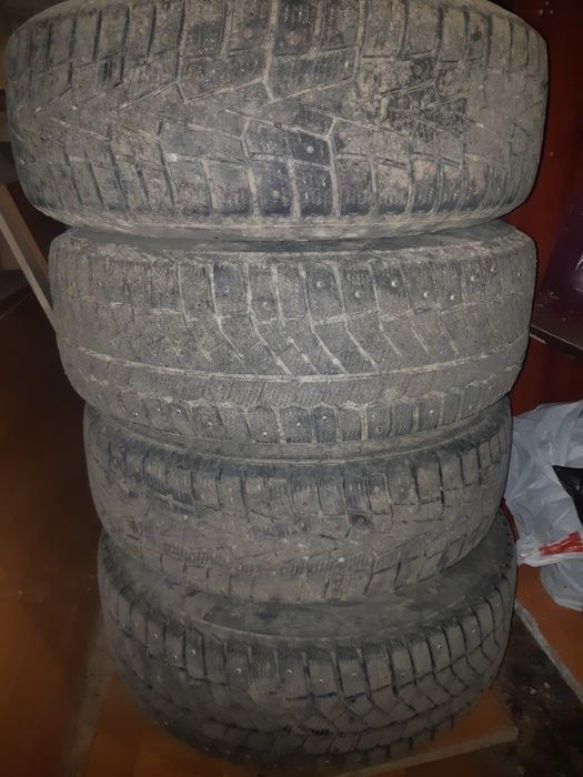 Продам шины, шипованные
