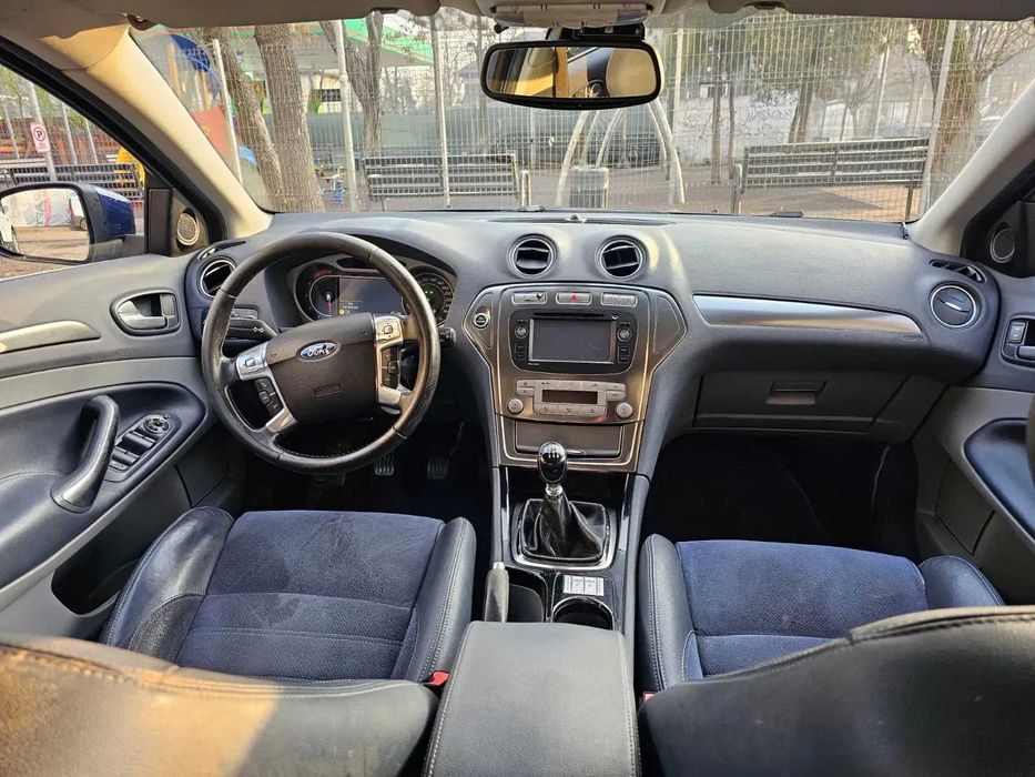 Ford Mondeo MK4 din 2010, sedan albastru, 140 CP, cu dotări full