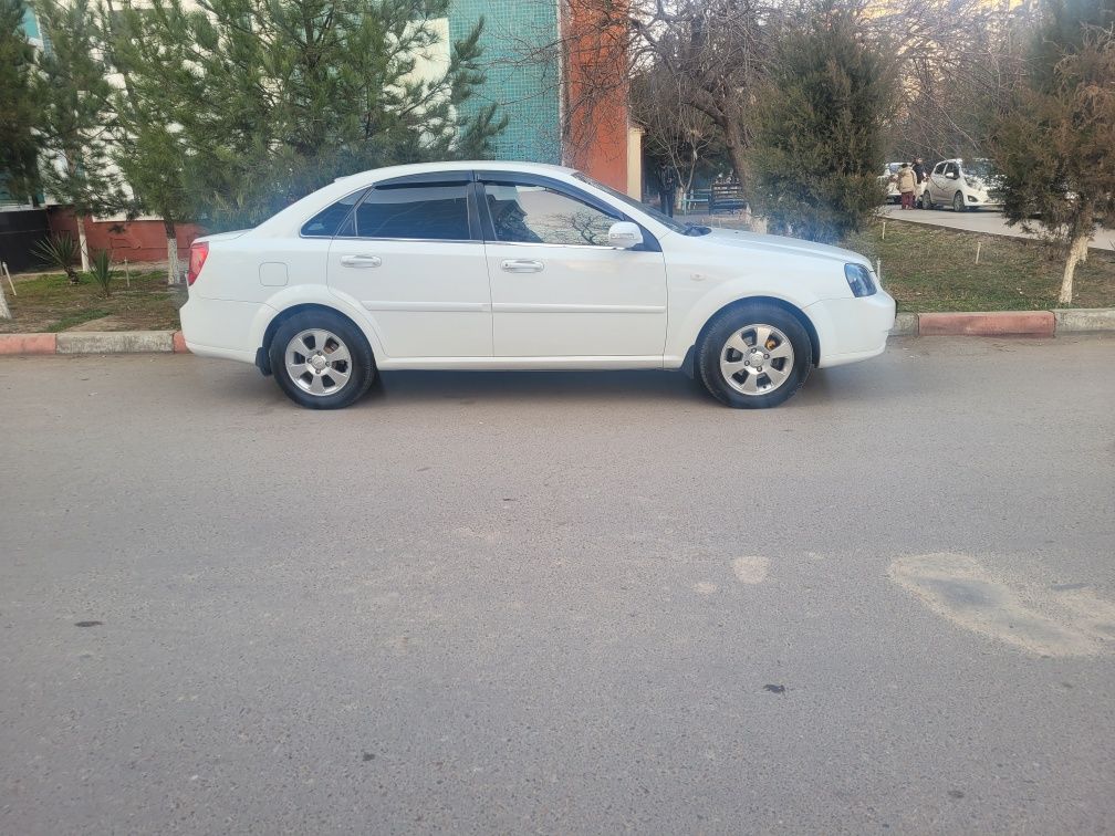 Срочно продам машину ласети 6500