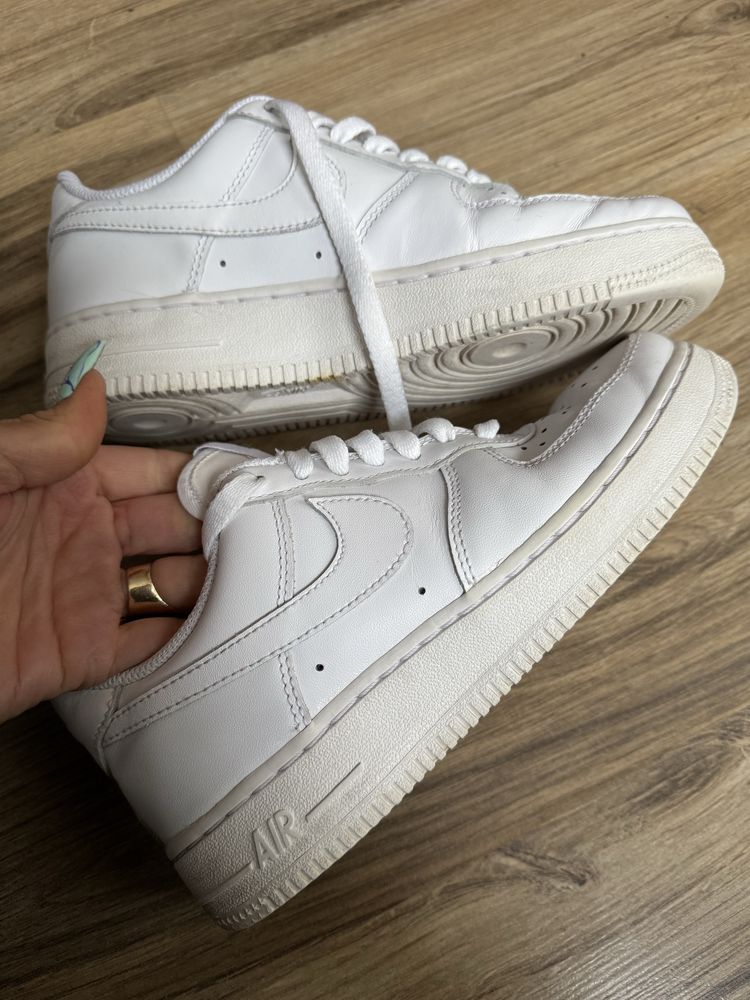 Оригинални бели кецове Nike Air Force ! 36,5 н