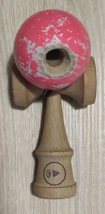 Kendama PLAY semnata Bisoi, Mihaela, Mocioiu