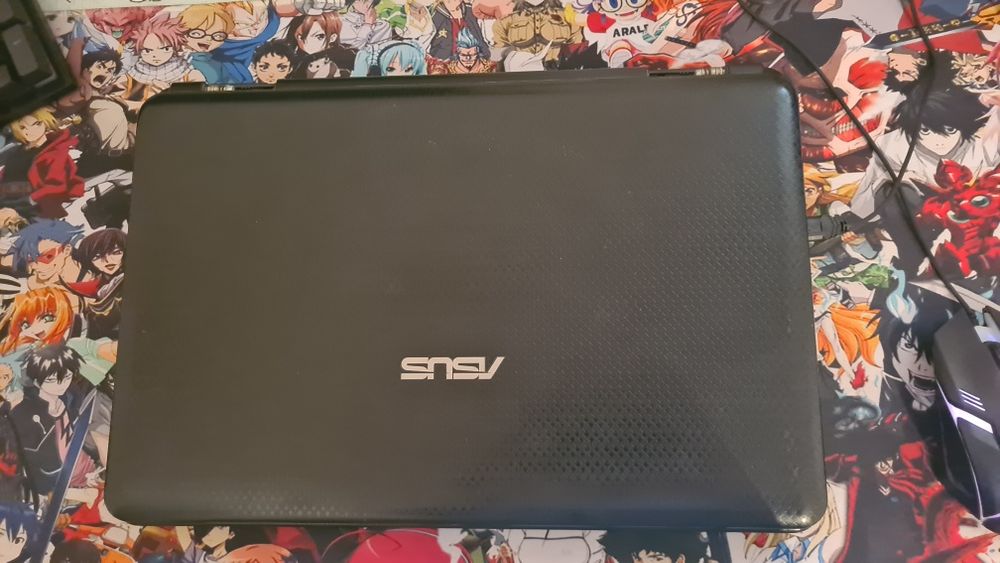 Ноутбук батарейку держит