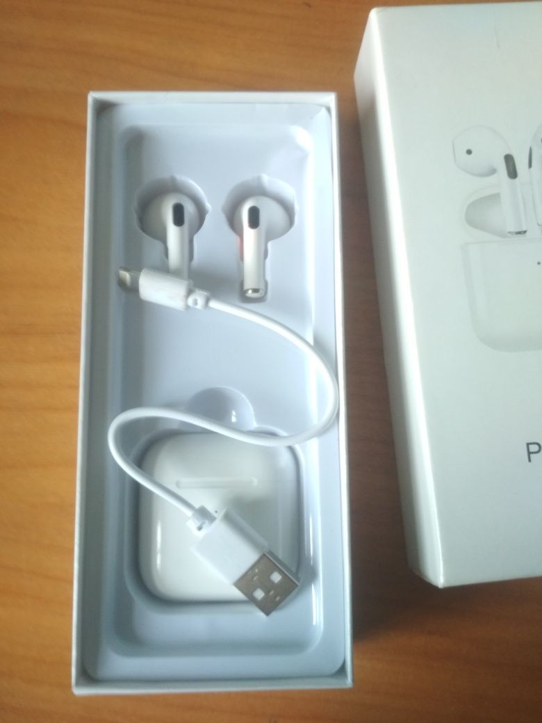 Airpoods Pro 5 sotiladi. Продаются AirPods Pro 5.