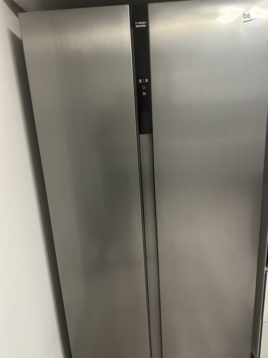 Frigider BEKO side-by-side în garantie