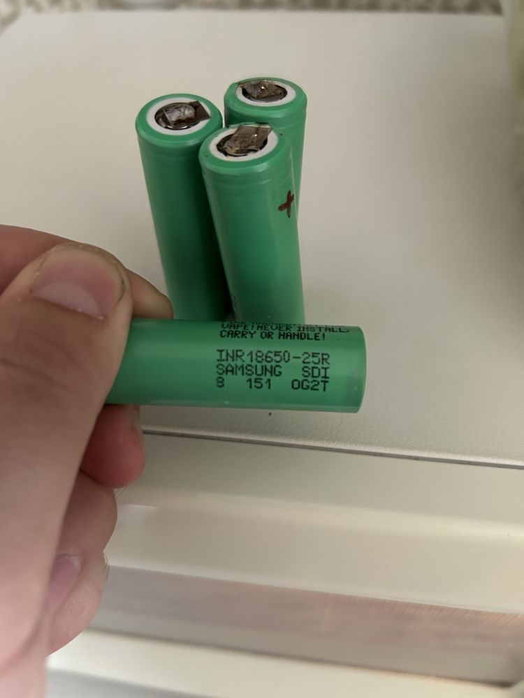 Самсунг литиево йонни батерии 3.6 волта 2500 mAh 18650