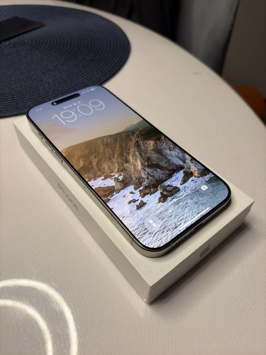 Apple iPhone 16 Pro Max 256GB Natural Titanium в идеале