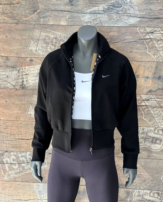 Дамски екипи и долнища Nike, Alo