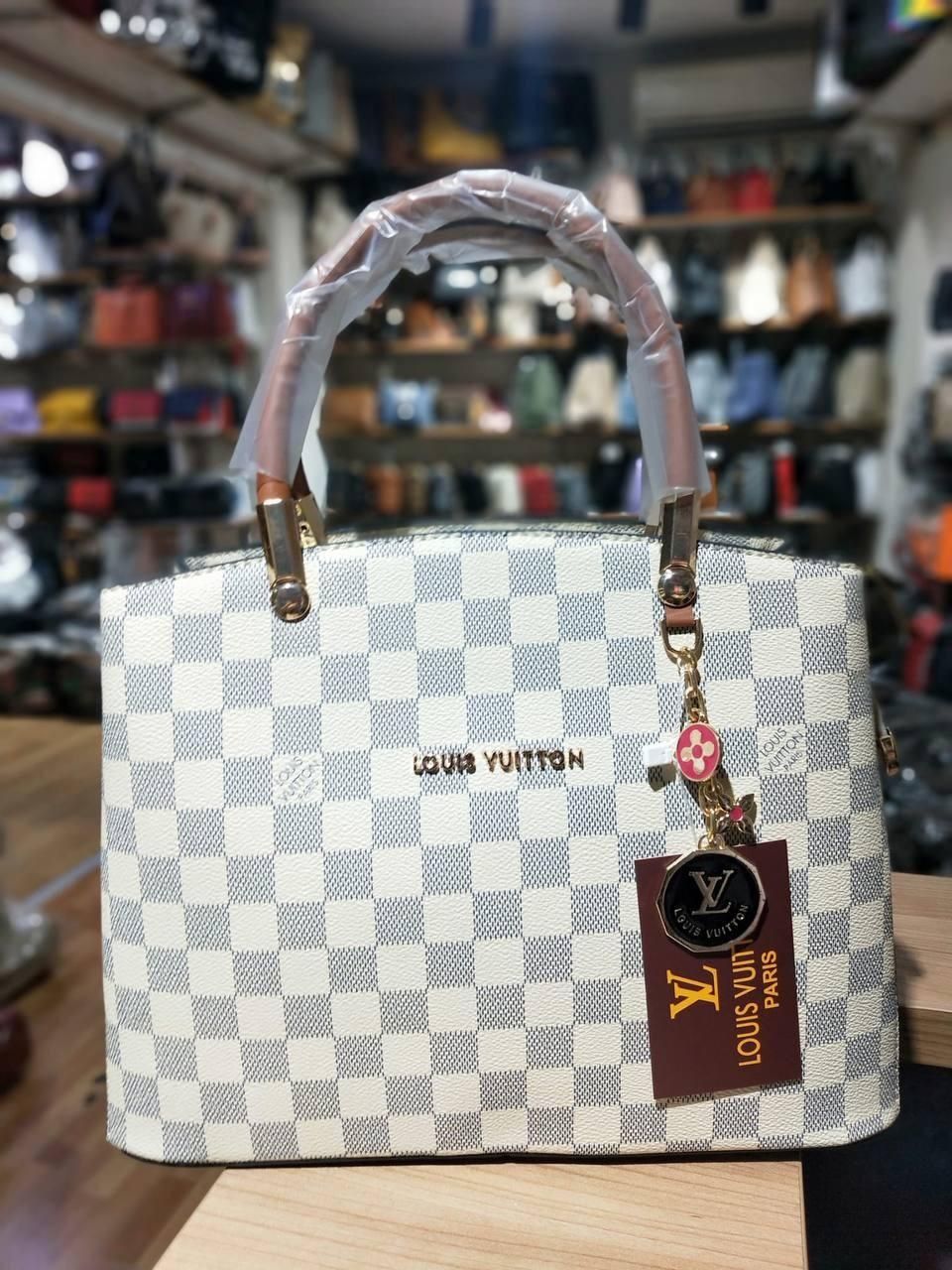 Gentute Michael Kors/ LV

Preț: 190lei+25lei curier(15lei curier plata