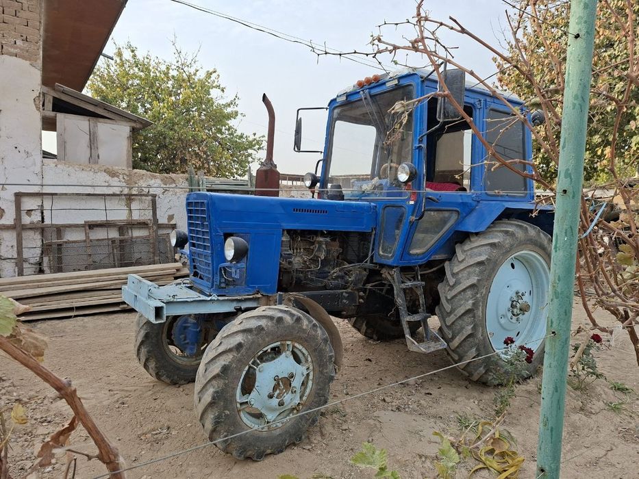 Traktor sotiladi Belarus