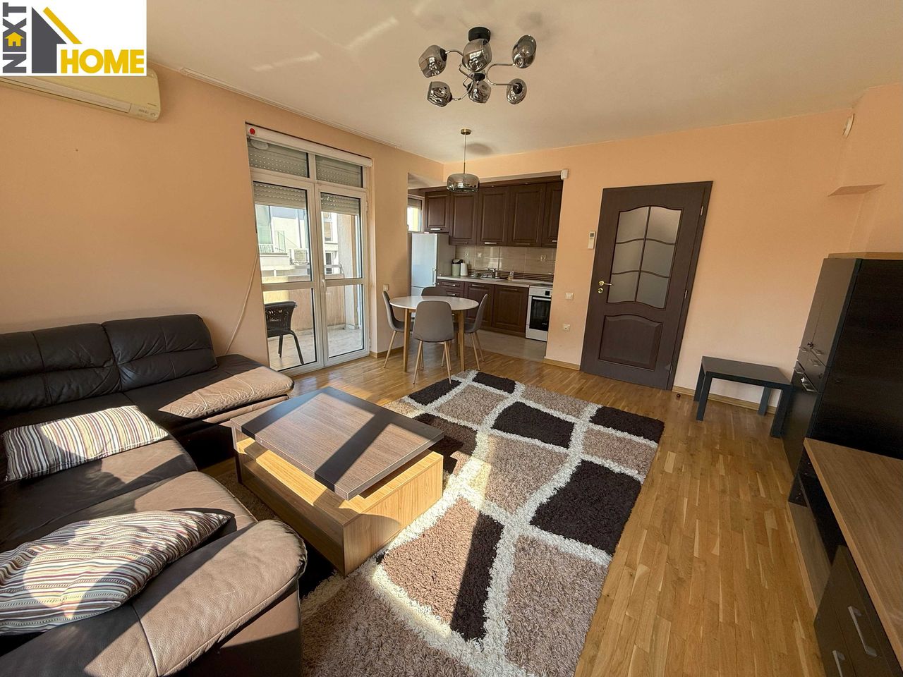 Дава се под наем Тристаен апартамент в Пловдив, Център - 95 кв.м за 612 € - Снимка #3