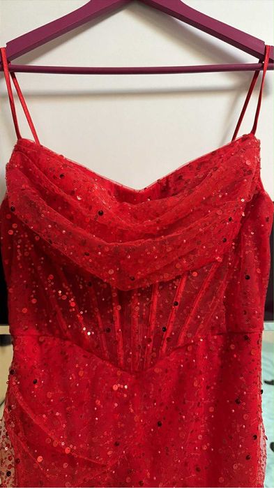 Чeрвена официална рокля