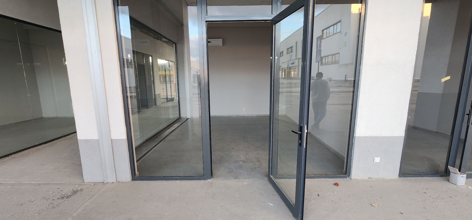 Do'kon, ofis yoki sqlad uchun mo'ljallangan bino 25kv A2-blok