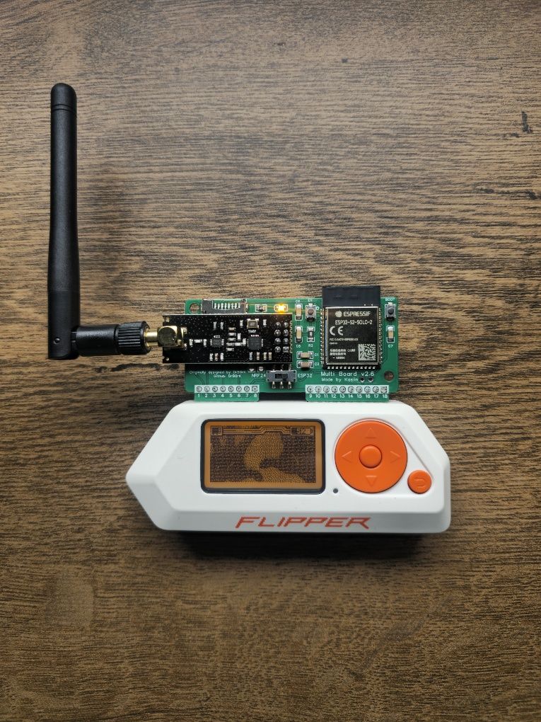Flipper Zero Multiboard ESP32+NRF24