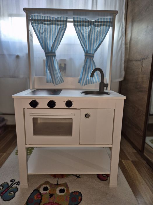 Bucatarie de lemn, 3 in 1( bucătărie, magazin si teatru de papusi)