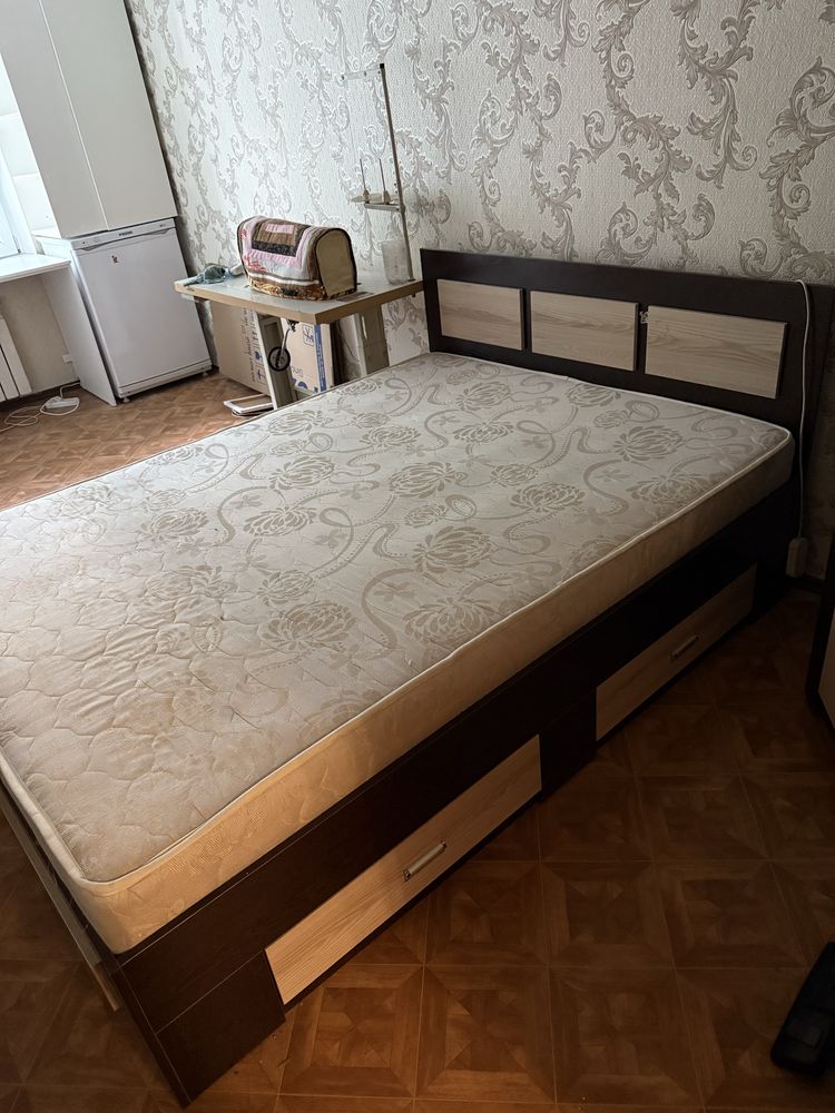 Продам кровать 1,5 спальную