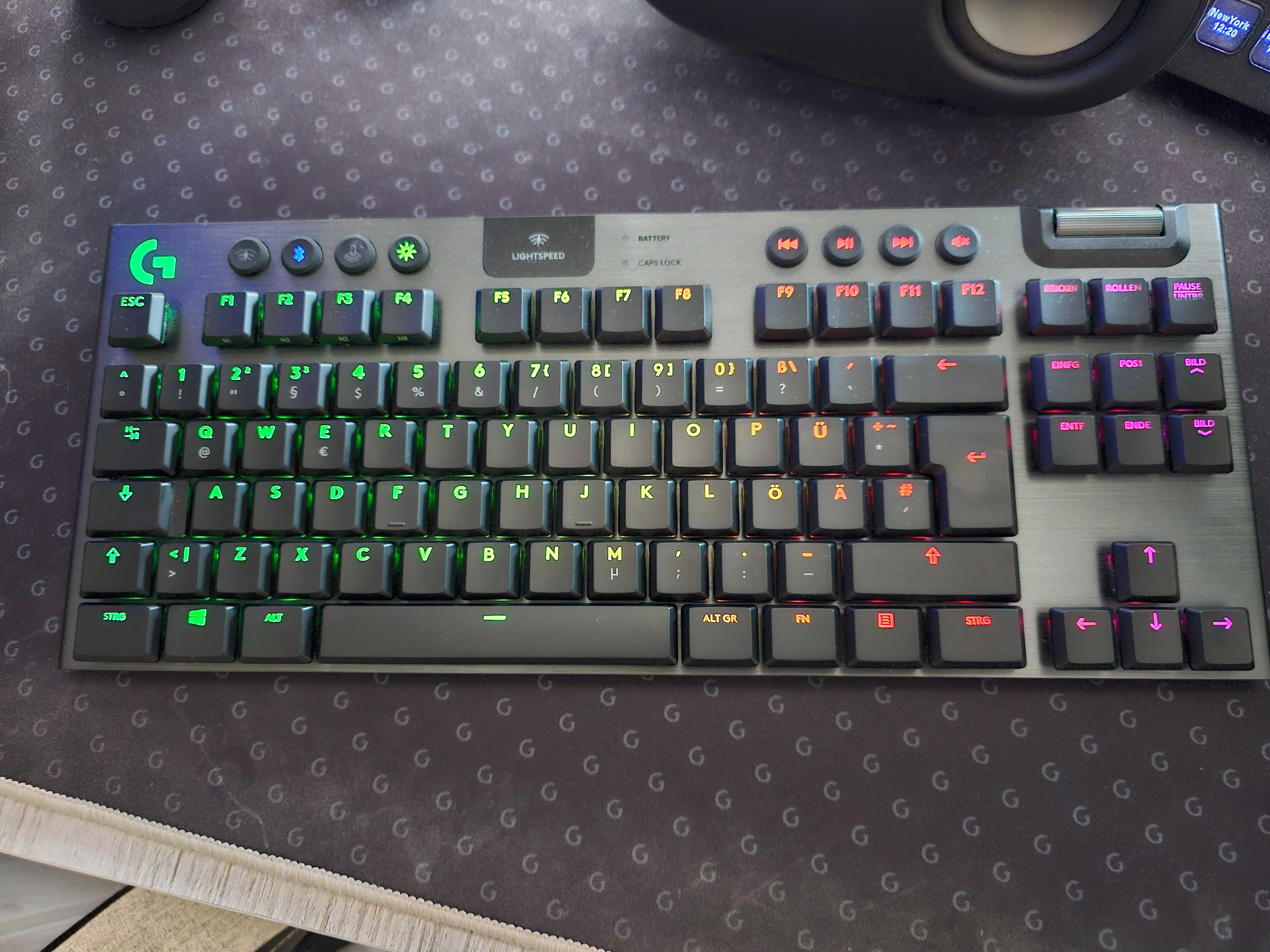 Logitech G915 TKL геймърска клавиатура