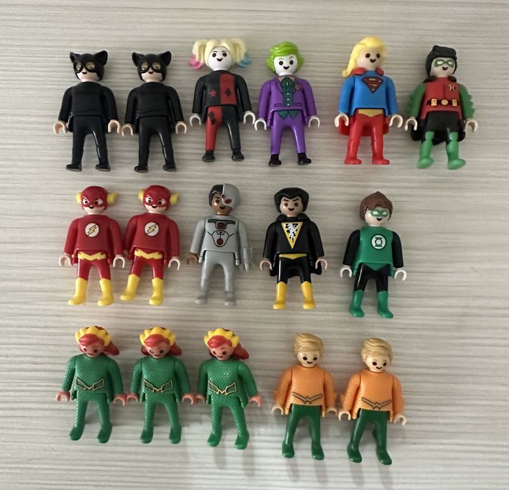 Игрушки Киндер сюрприз Вселенная DC