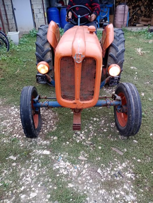 Vând tractor 25 kai