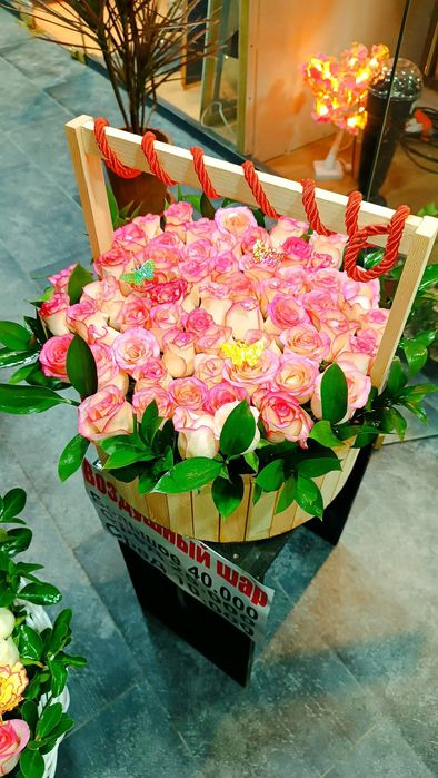 Buket yasab beramiz tayor buketlar bor dostavka qilib beramiz