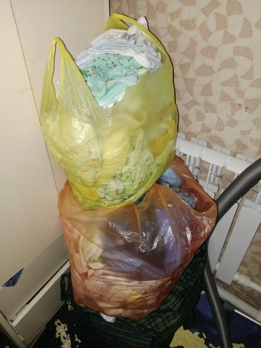 Отдам вещи для новорожденных.