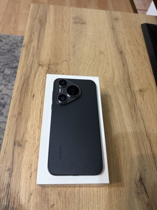 Pura 70 + 10 luni garantie + 3 huse NU ACCEPT SCHIMB