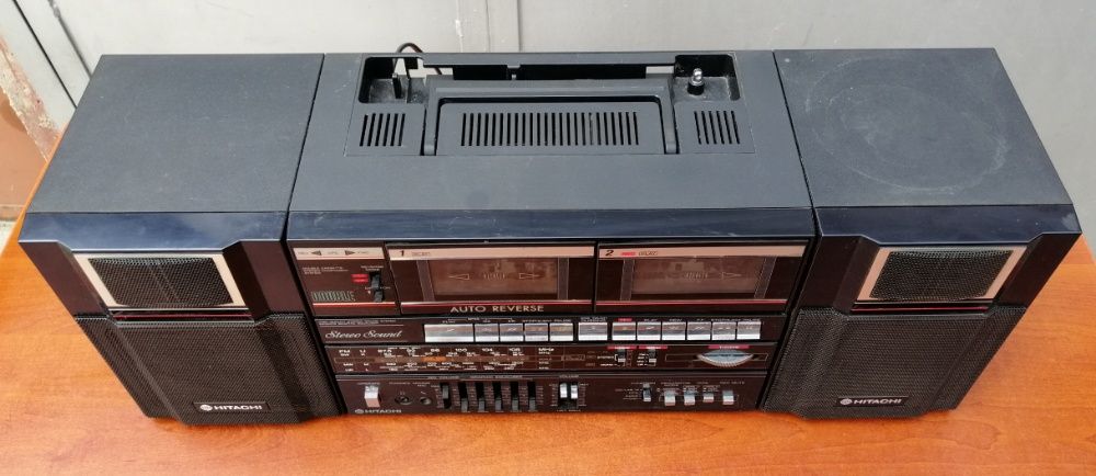 Двукасетъчен касетофон, уредба Hitachi TRK-W550E
