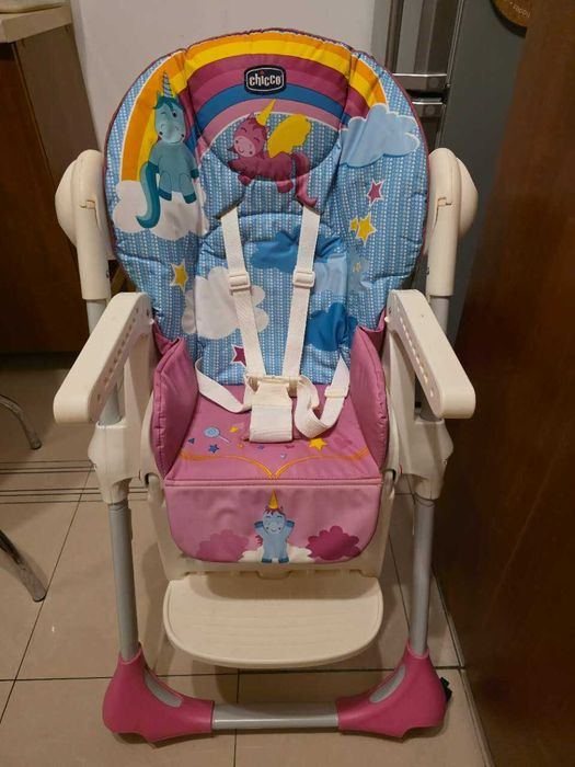Scaun de masă Chicco Polly Easy cu 4 roți – model Unicorn.