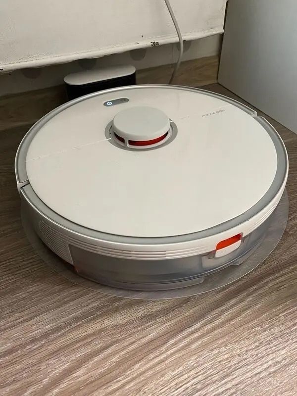 Продам пылесос Xiaomi Roborock S5