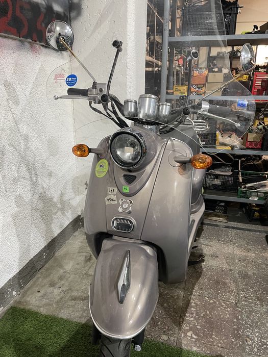 Scuter pe benzina 25km/h