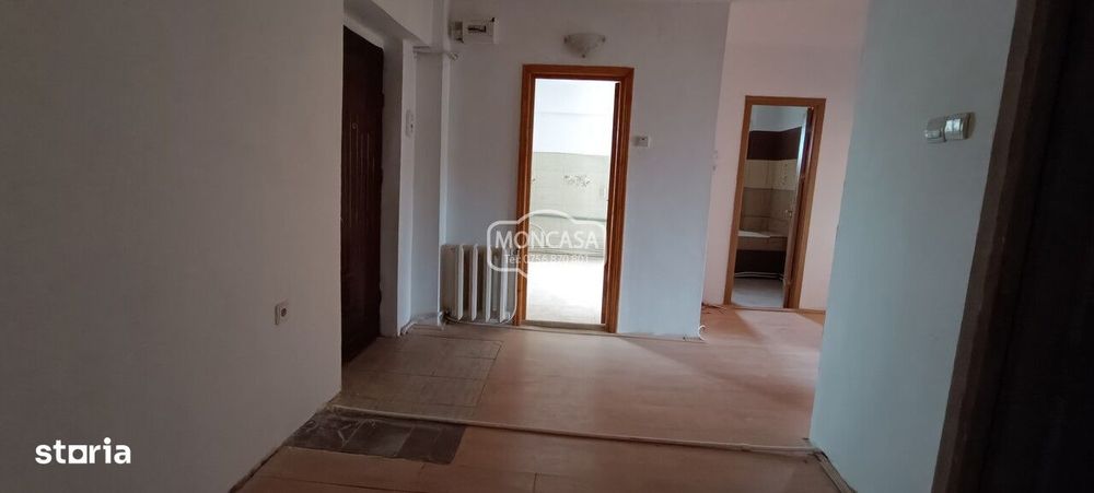 Apartament 3 camere str.Savenilor, etaj 2