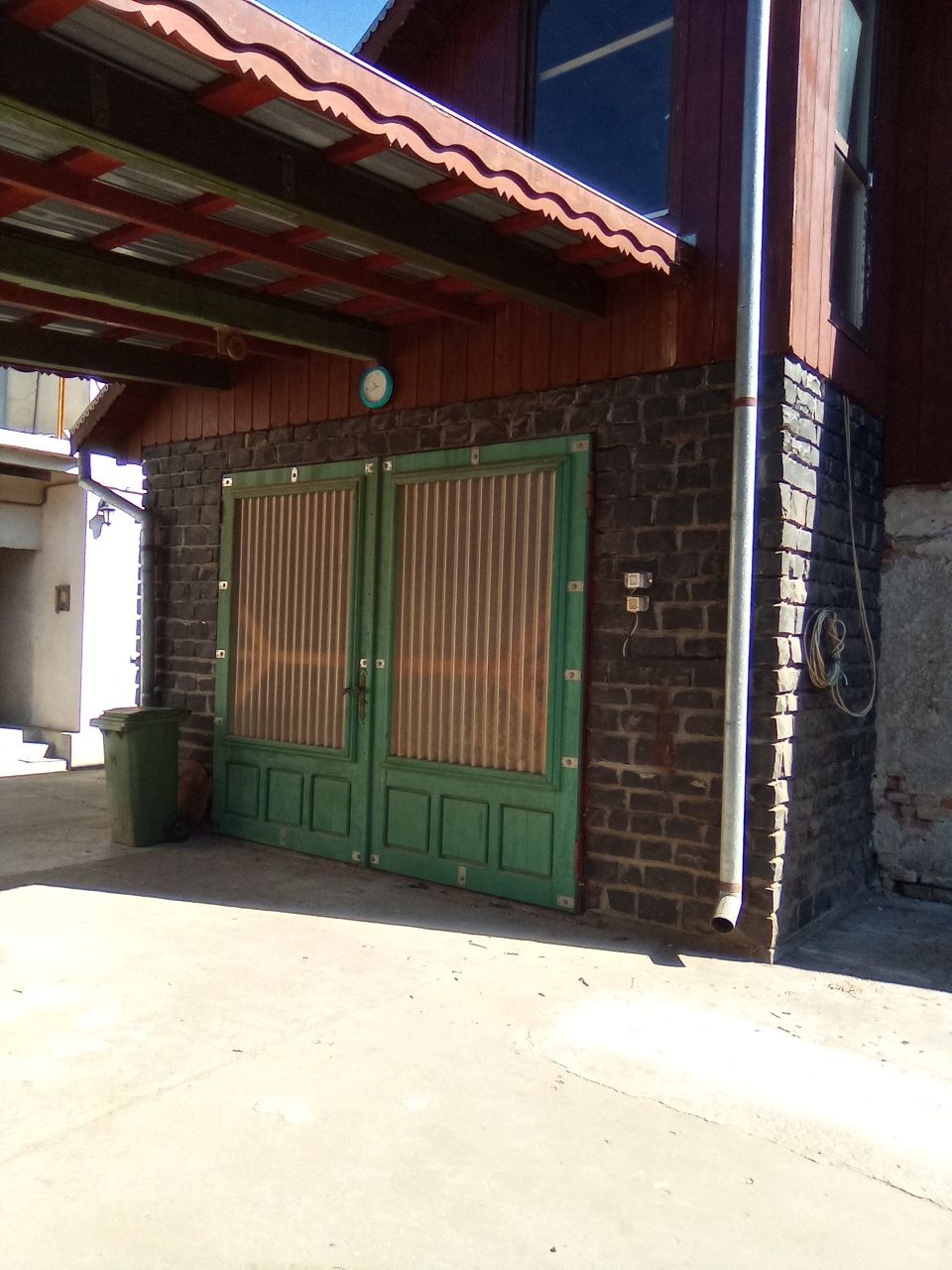 De vânzare:2 case de locuit. Casa de locuit și casa de locuit P+E1