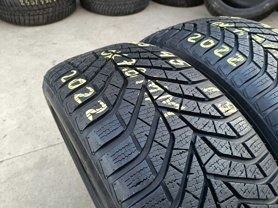 Doua anvelope iarna 225 45 19 Yokohama BluEarth Winter 7,8 mm 2022