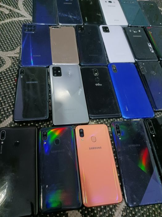 Vând lot telefoane pentru piese