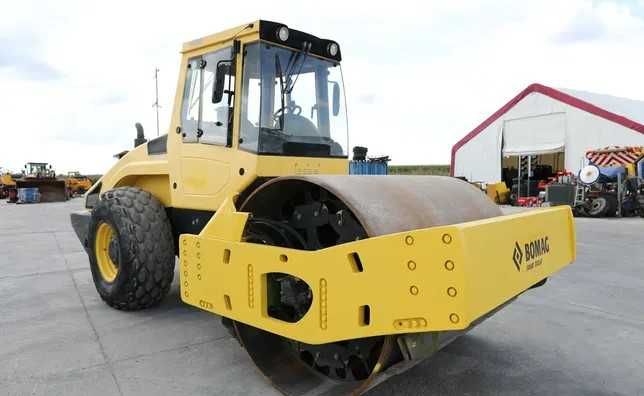 Inchiriez cilindru compactor