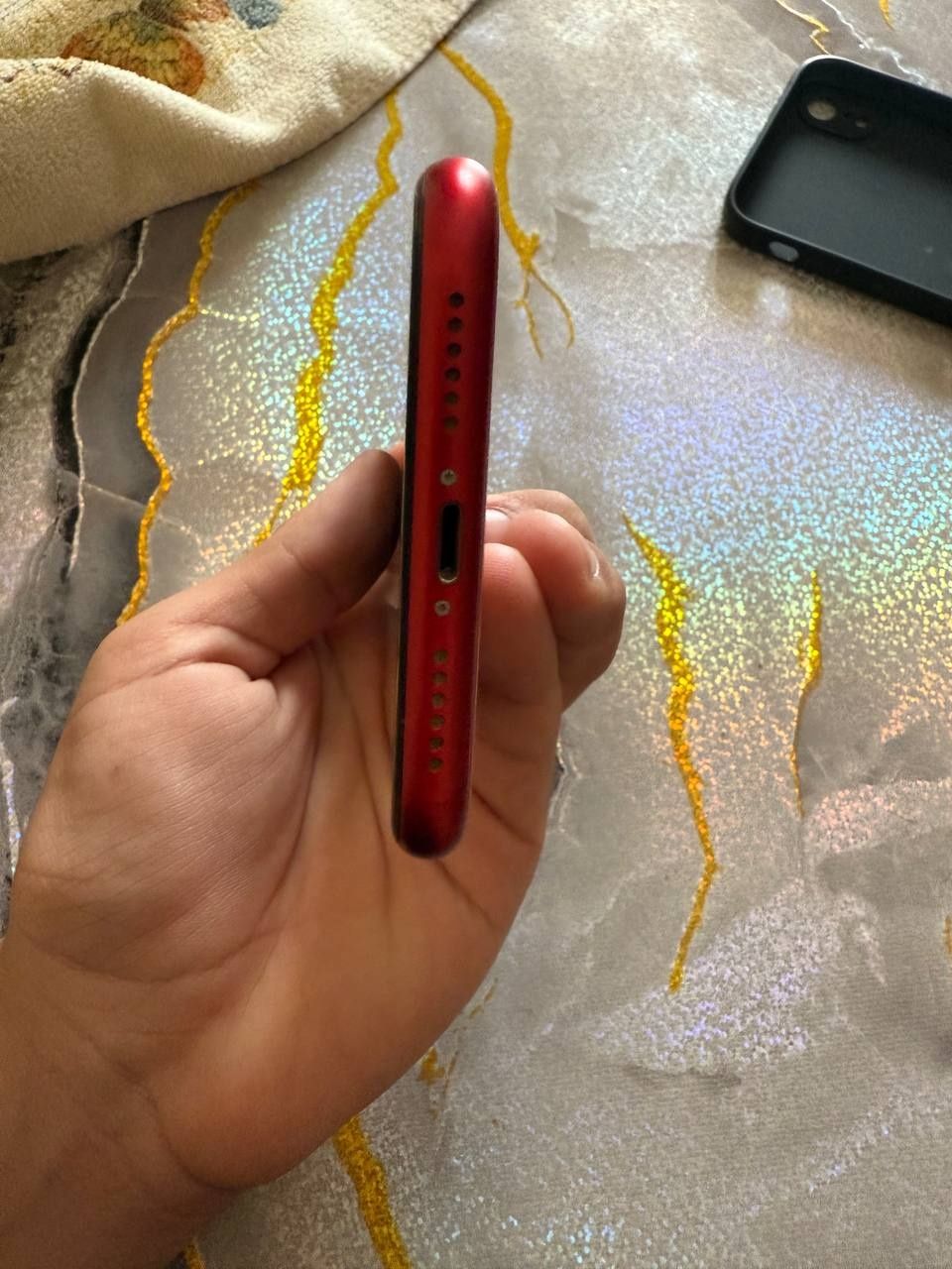 Iphone XR (red product) в хорошем состоянии.