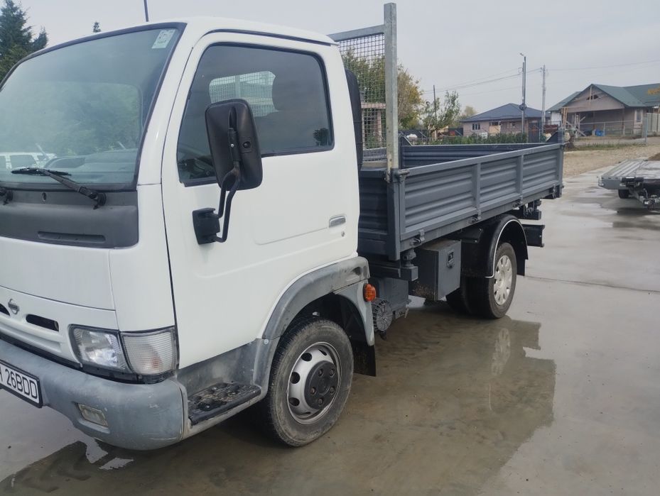 Nissan cabstar Basculabil Trilateral 3.5T