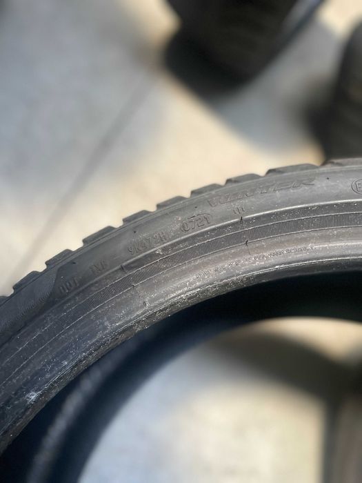 2x 235 35 20 Pirelli Sottozero 3 (IARNA)