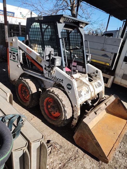 Terasamente curți-Decopertare, Nivelare , compactare-Bobcat -Excavator