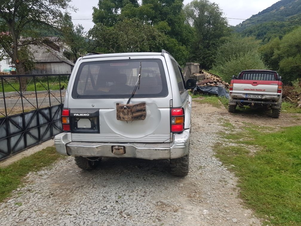 Dezmembrez mitsubishi pajero motor 2.5 cutie manuală