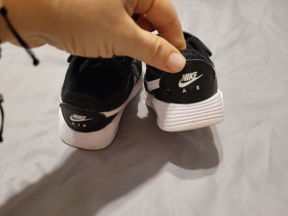 Adidasi  Nike  Mar 23.5