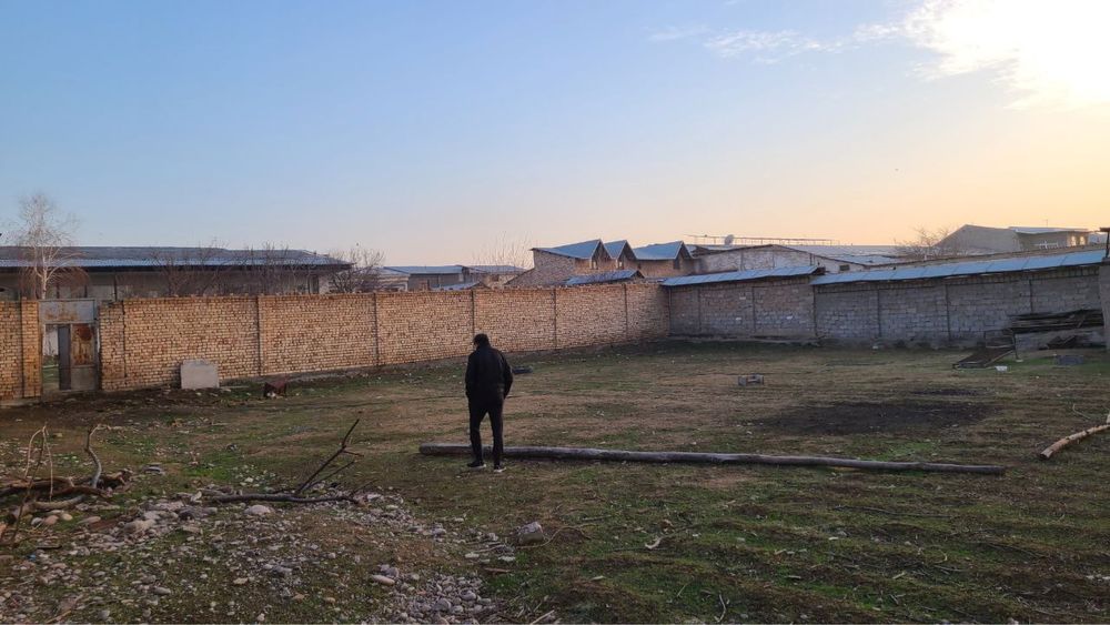 Уй катта ер майдони билан Тош.шахрида