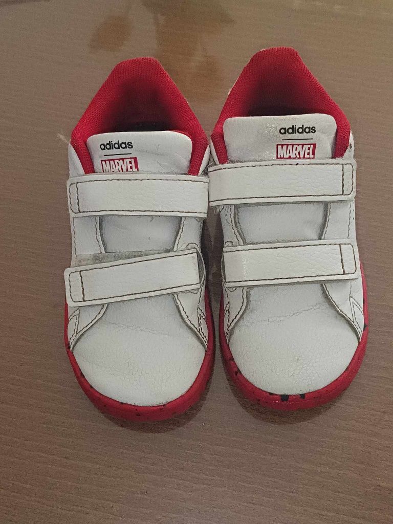 Маратонки adidas