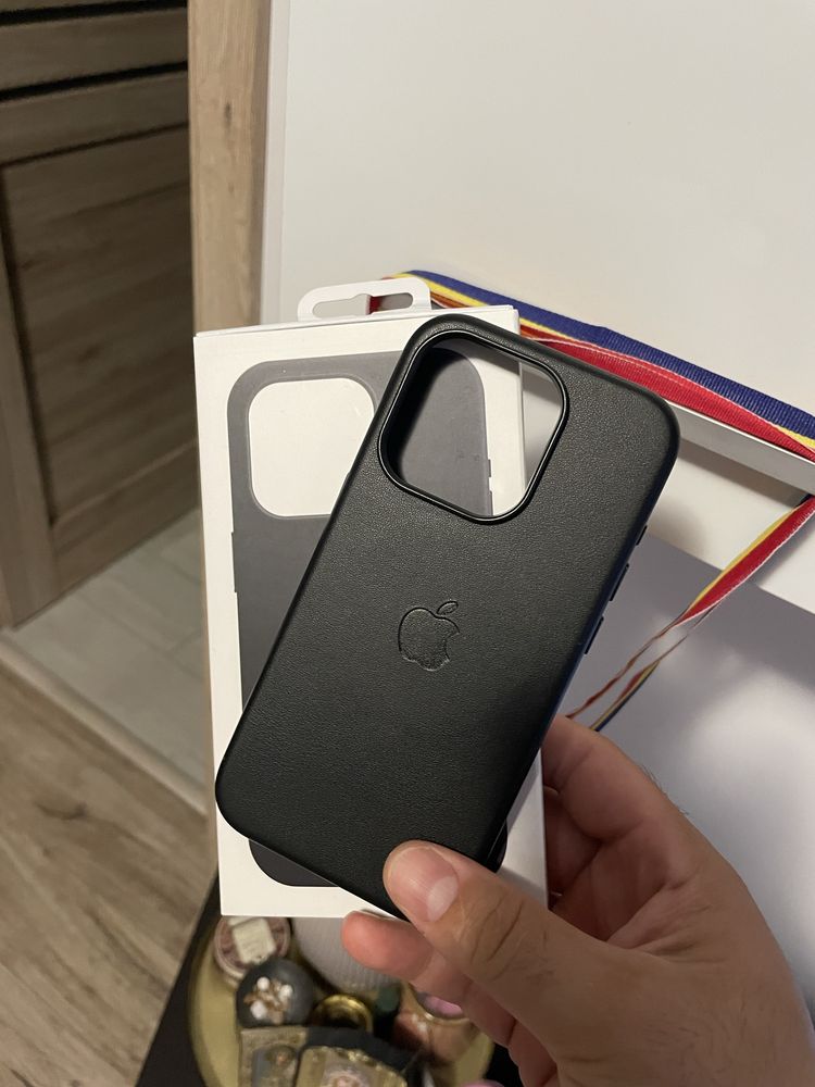 Husa Magsafe de piele pentru iPhone 15 Pro