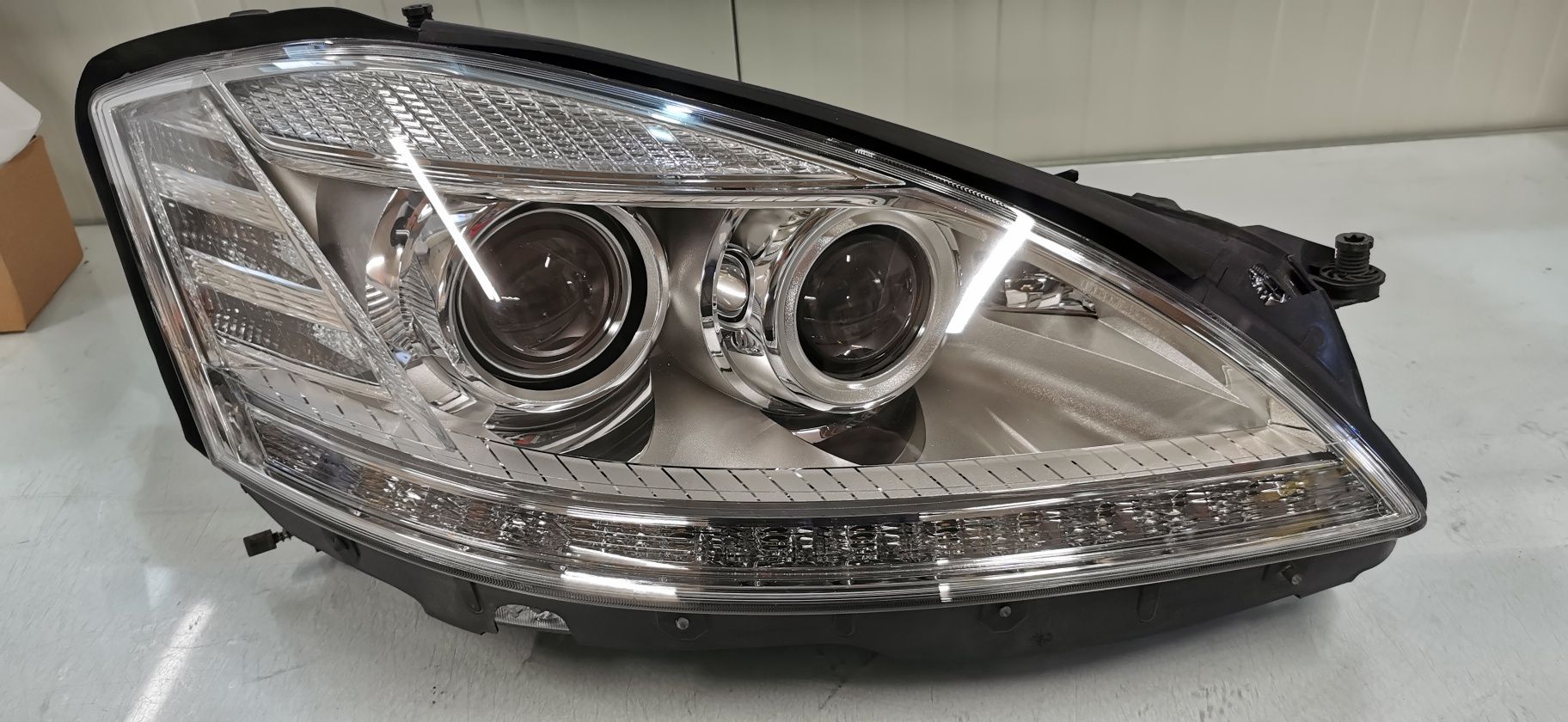 Десн фар Mercedes W221 Face bixenon + night vision