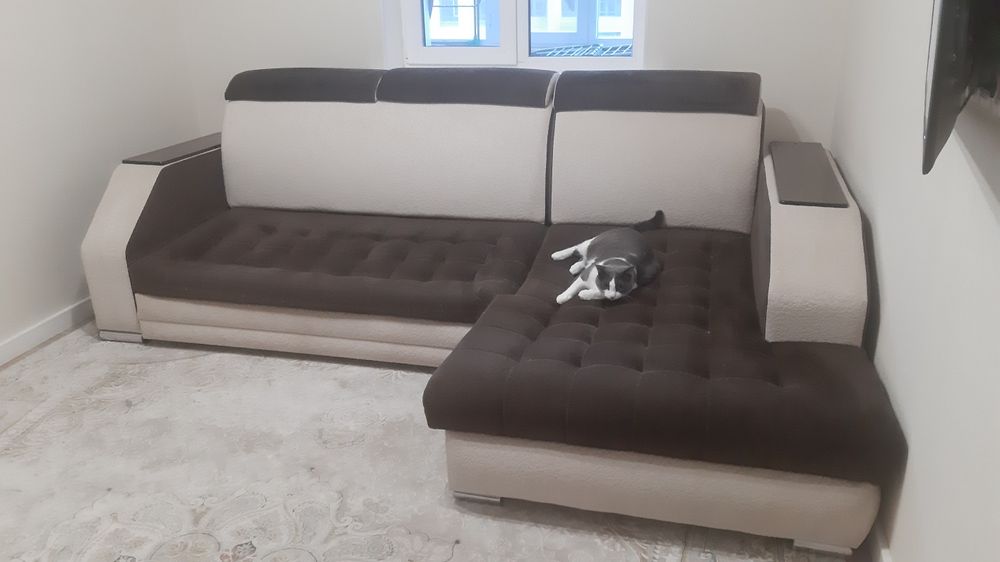 Продам б/у диван. Требует ремонта