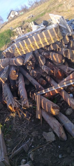 Lemn scos dintr-un acoperiș de casa