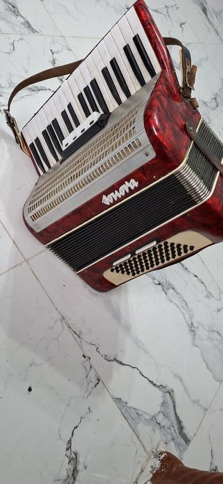 Vând acordeon sonora
